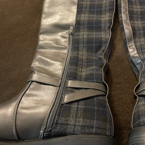 GRAY AND BLUE BOOTS - Picture 3 of 3